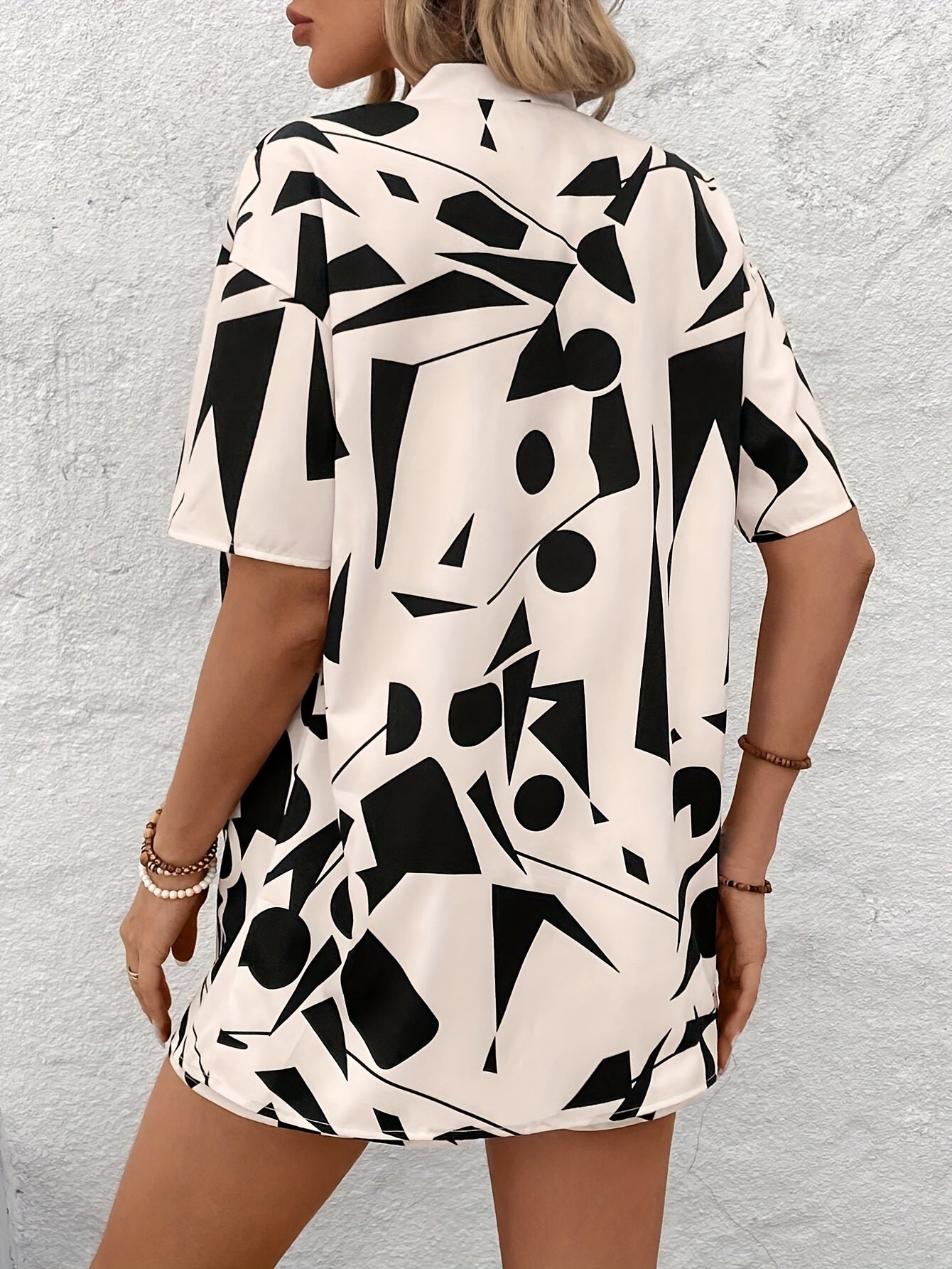 Women'S Vacation Geometric-Printed Polyester and Spandex Shorts and Cover-Up Set